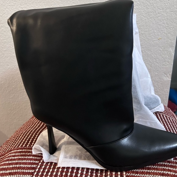 Elegant Black Women's Boots - Picture 1 of 4
